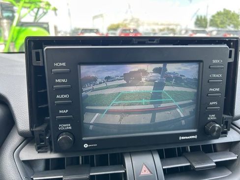 Used 2020 Toyota RAV4 XLE w/ Convenience Package FWD image 13