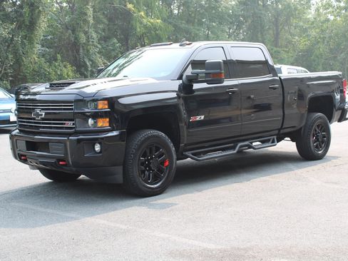 Used 2019 Chevrolet Silverado 2500 LTZ w/ Duramax Plus Package AWD/4WD image 3