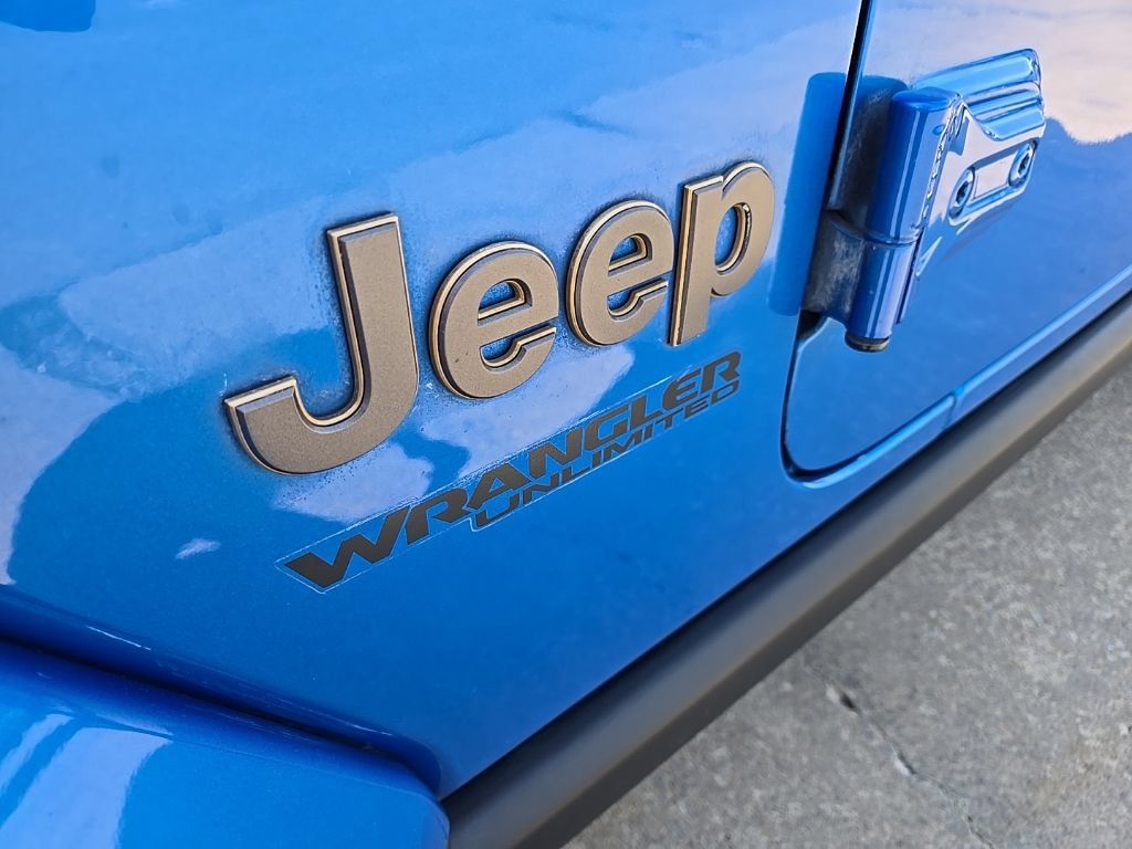 Used 2022 Jeep Wrangler Unlimited Rubicon w/ Trailer Tow Package AWD/4WD image 25