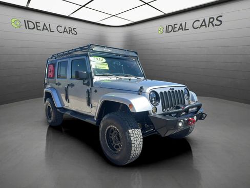 Used 2014 Jeep Wrangler Unlimited Sahara w/ Connectivity Group AWD/4WD image 3