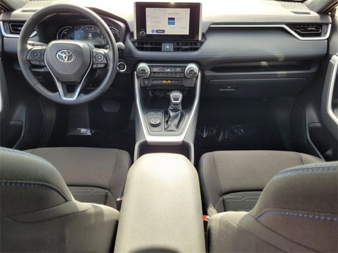 Used 2024 Toyota RAV4 SE image 17