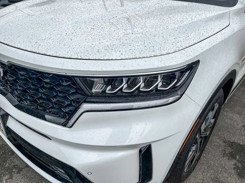 Certified 2022 Kia Sorento EX w/ Panoramic Sunroof Package AWD/4WD image 5