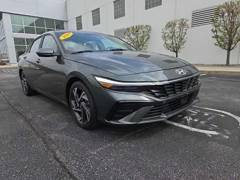 Used 2024 Hyundai Elantra SEL w/ Convenience Package image 4