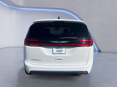 New 2026 Chrysler Pacifica Select