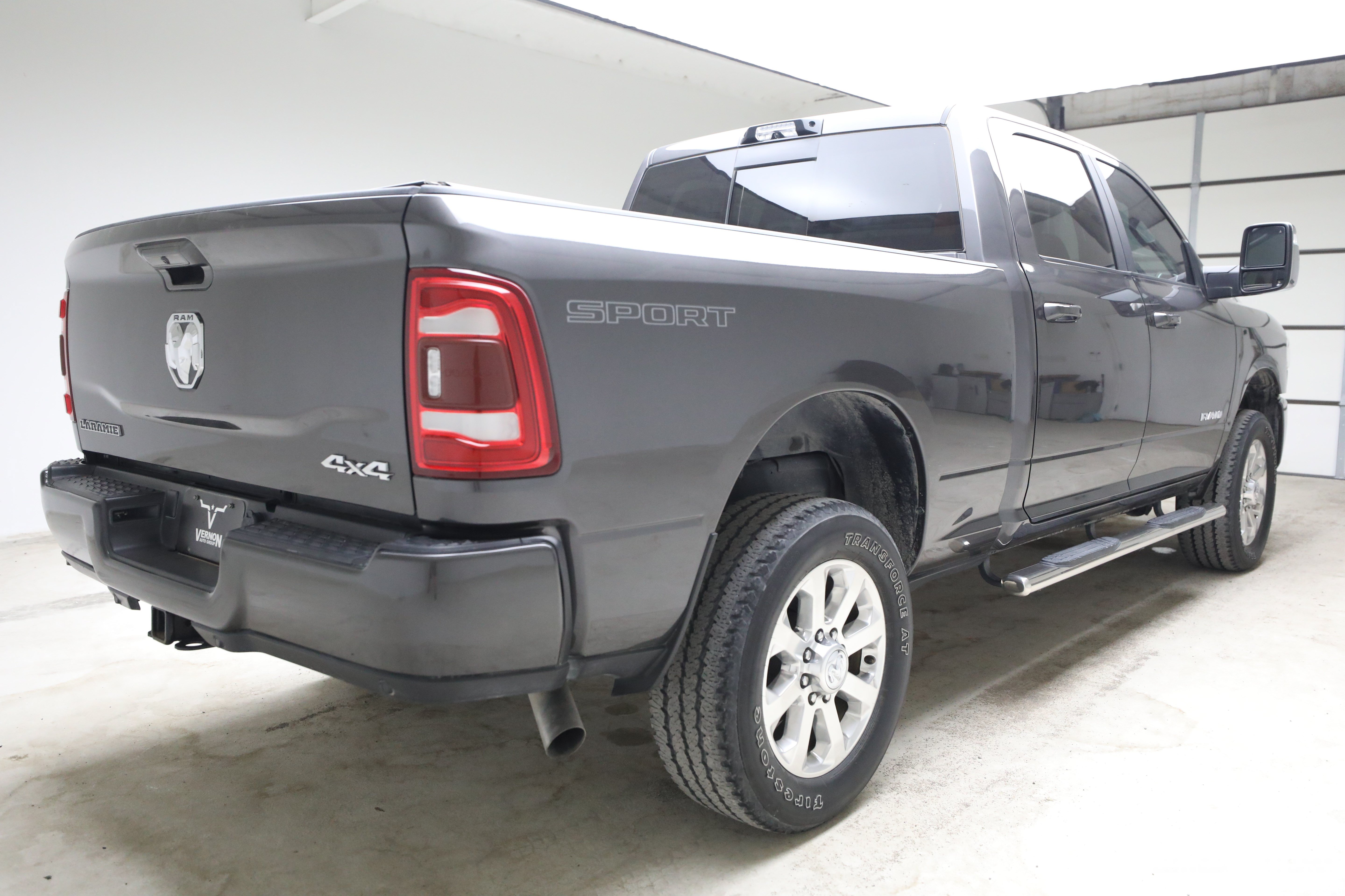 Used 2024 RAM 2500 Laramie w/ Sport Appearance Package AWD/4WD image 4