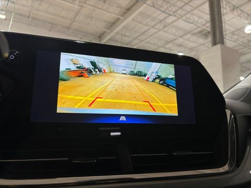 Used 2025 Chevrolet Trax LT FWD image 21