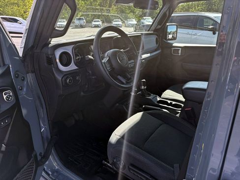 Used 2024 Jeep Wrangler Sport S image 9