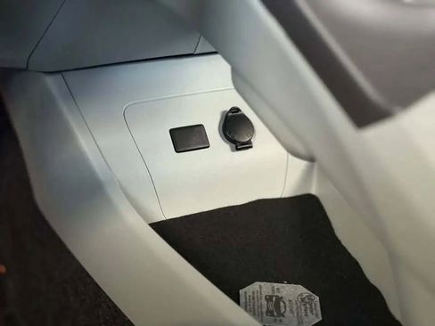 Used 2015 Toyota Prius Three image 23