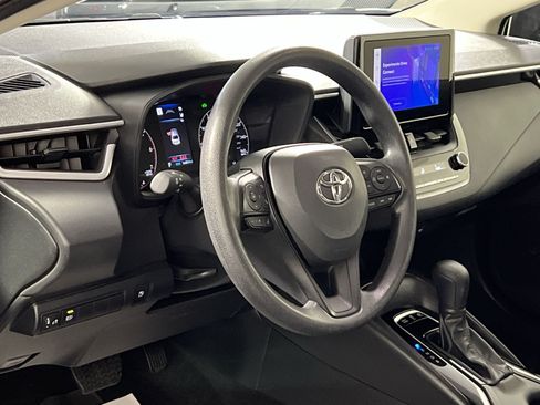 Used 2025 Toyota Corolla LE AWD/4WD image 17