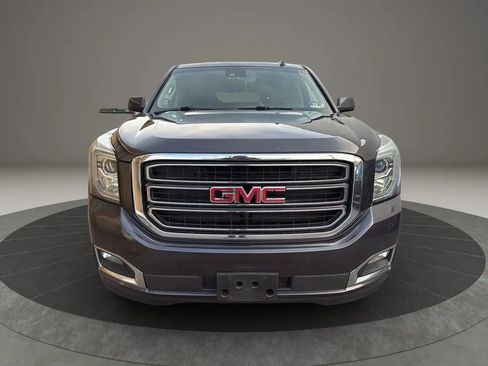 Used 2017 GMC Yukon XL SLT image 2