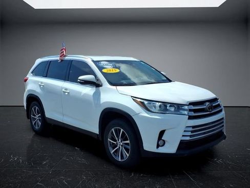 Used 2019 Toyota Highlander XLE AWD/4WD image 5