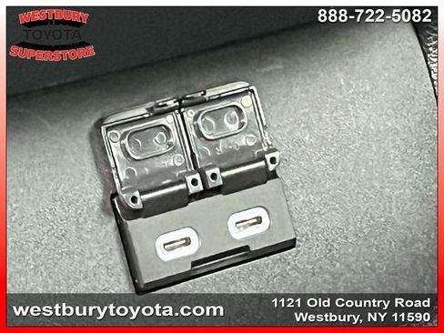 Used 2023 Toyota Highlander XLE image 17