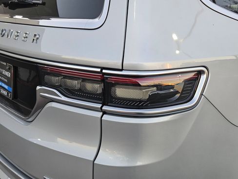 Used 2022 Jeep Grand Wagoneer Series I image 11