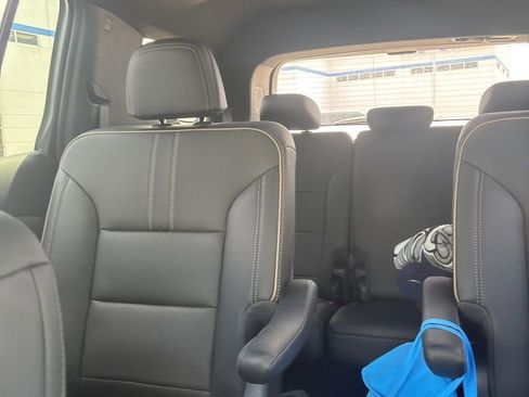 Certified 2025 Chevrolet Traverse High Country image 10