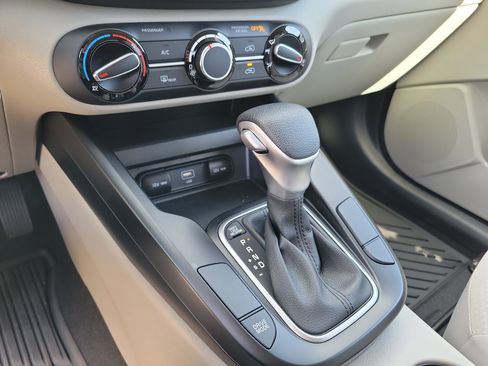 Used 2025 Kia Soul LX w/ LX Technology Package image 12