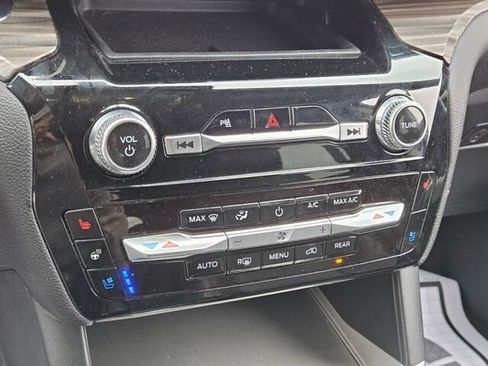 Used 2023 Ford Explorer Limited w/ Equipment Group 301A image 21