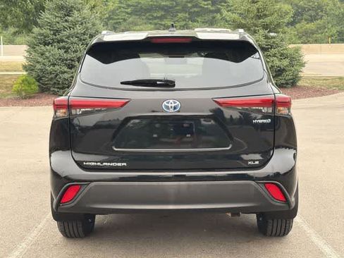 Used 2023 Toyota Highlander XLE AWD/4WD image 4