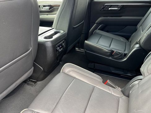 Used 2025 Chevrolet Suburban Premier image 15