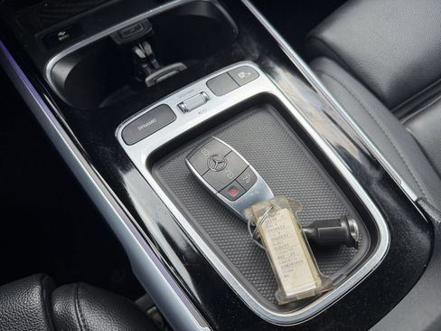Used 2025 Mercedes-Benz GLB 250 4MATIC image 21