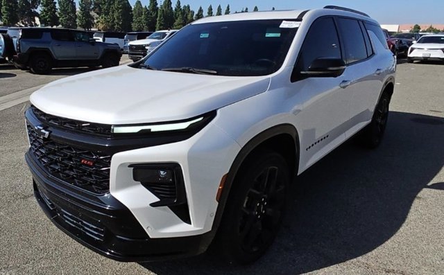 Used 2024 Chevrolet Traverse RS FWD image 3