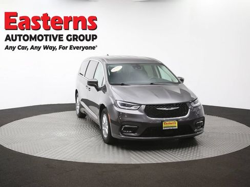 Used 2023 Chrysler Pacifica Touring-L FWD image 52