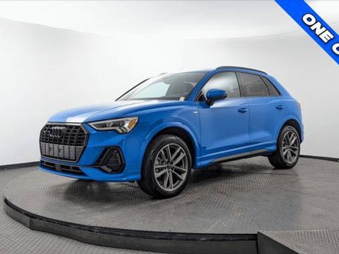 Used 2023 Audi Q3 2.0T Premium w/ Black Optic Sport Package AWD/4WD image 2