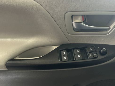 Used 2015 Toyota Sienna LE FWD image 13
