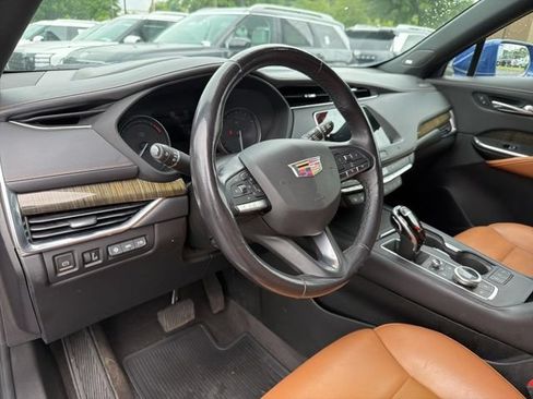 Used 2021 Cadillac XT4 Premium Luxury FWD image 10