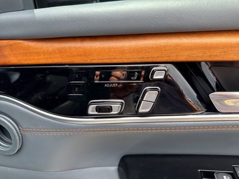 Used 2022 Jeep Grand Wagoneer Series II w/ Convenience Group III AWD/4WD image 39