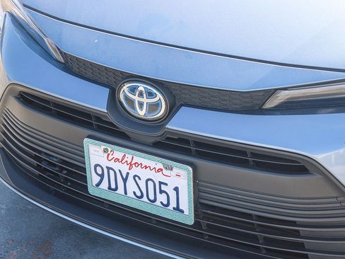 Used 2023 Toyota Corolla LE image 5