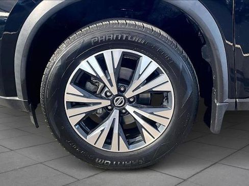 Certified 2021 Nissan Rogue SV image 10