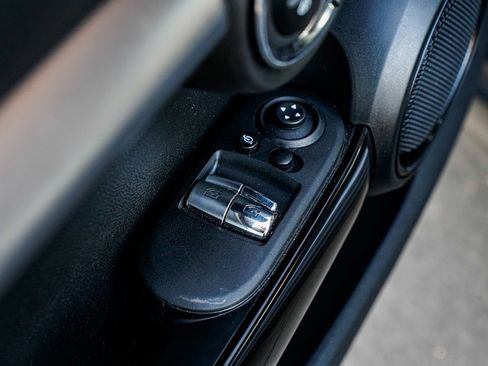 Certified 2023 MINI Cooper 2-Door Hardtop image 9