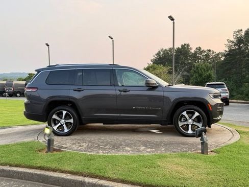 Used 2023 Jeep Grand Cherokee L Limited AWD/4WD image 8