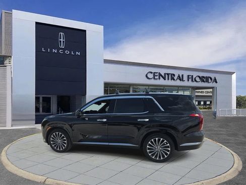 Used 2023 Hyundai Palisade Calligraphy w/ Cargo Package FWD image 6