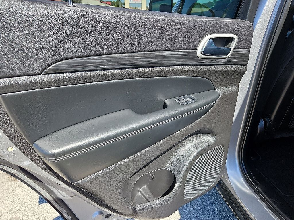 Used 2021 Jeep Grand Cherokee Laredo RWD image 16