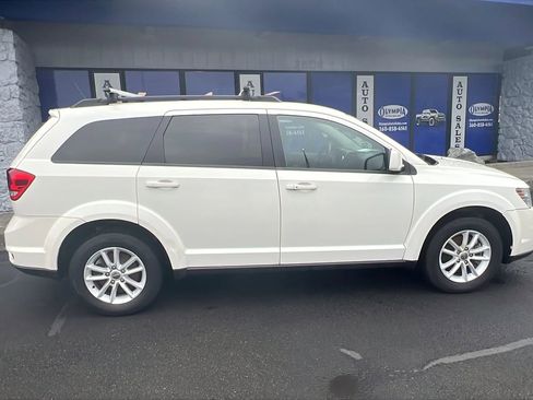 Used 2015 Dodge Journey SXT w/ Flexible Seating Group image 3