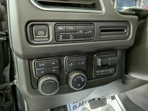 Used 2021 Chevrolet Tahoe Z71 w/ Z71 Signature Package image 19