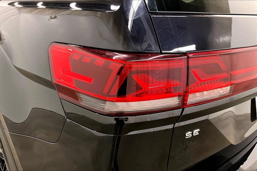 Used 2024 Volkswagen Atlas Peak Edition SE AWD/4WD image 23