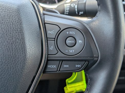 Used 2019 Toyota Camry SE FWD image 18