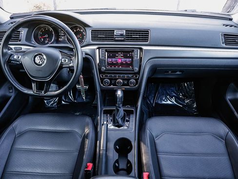 Used 2018 Volkswagen Passat 2.0T R-Line image 10