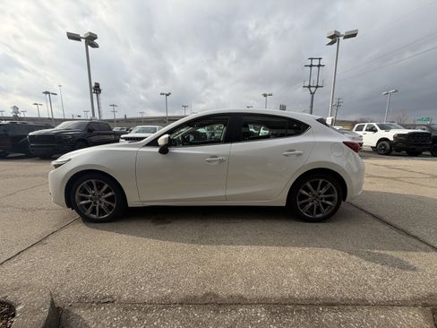 Used 2018 MAZDA MAZDA3 Grand Touring w/ Premium Equipment Package image 15