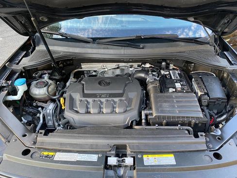 Used 2021 Volkswagen Tiguan SE image 60