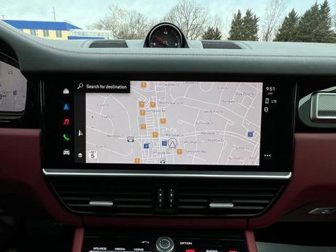 Used 2023 Porsche Cayenne Platinum Edition image 30