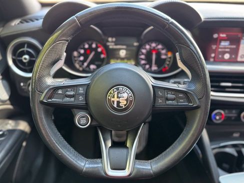 Used 2022 Alfa Romeo Stelvio Veloce AWD/4WD image 18