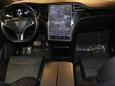 Used 2018 Tesla Model X 75D image 23