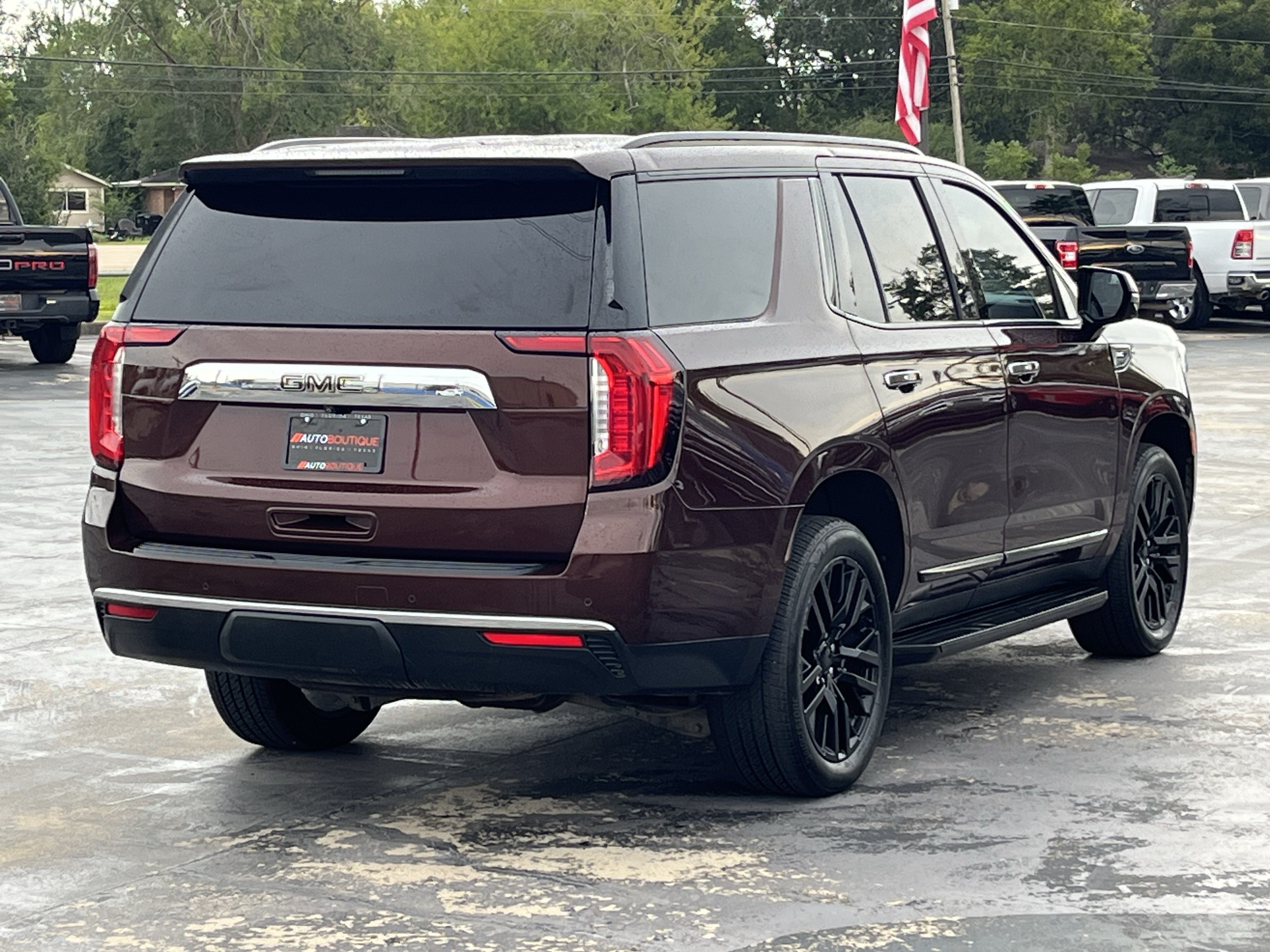 Used 2022 GMC Yukon SLT w/ SLT Premium Package RWD image 11
