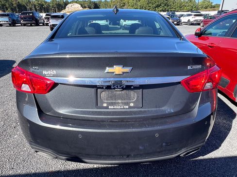 Used 2018 Chevrolet Impala Premier w/ Premier Convenience Package FWD image 4