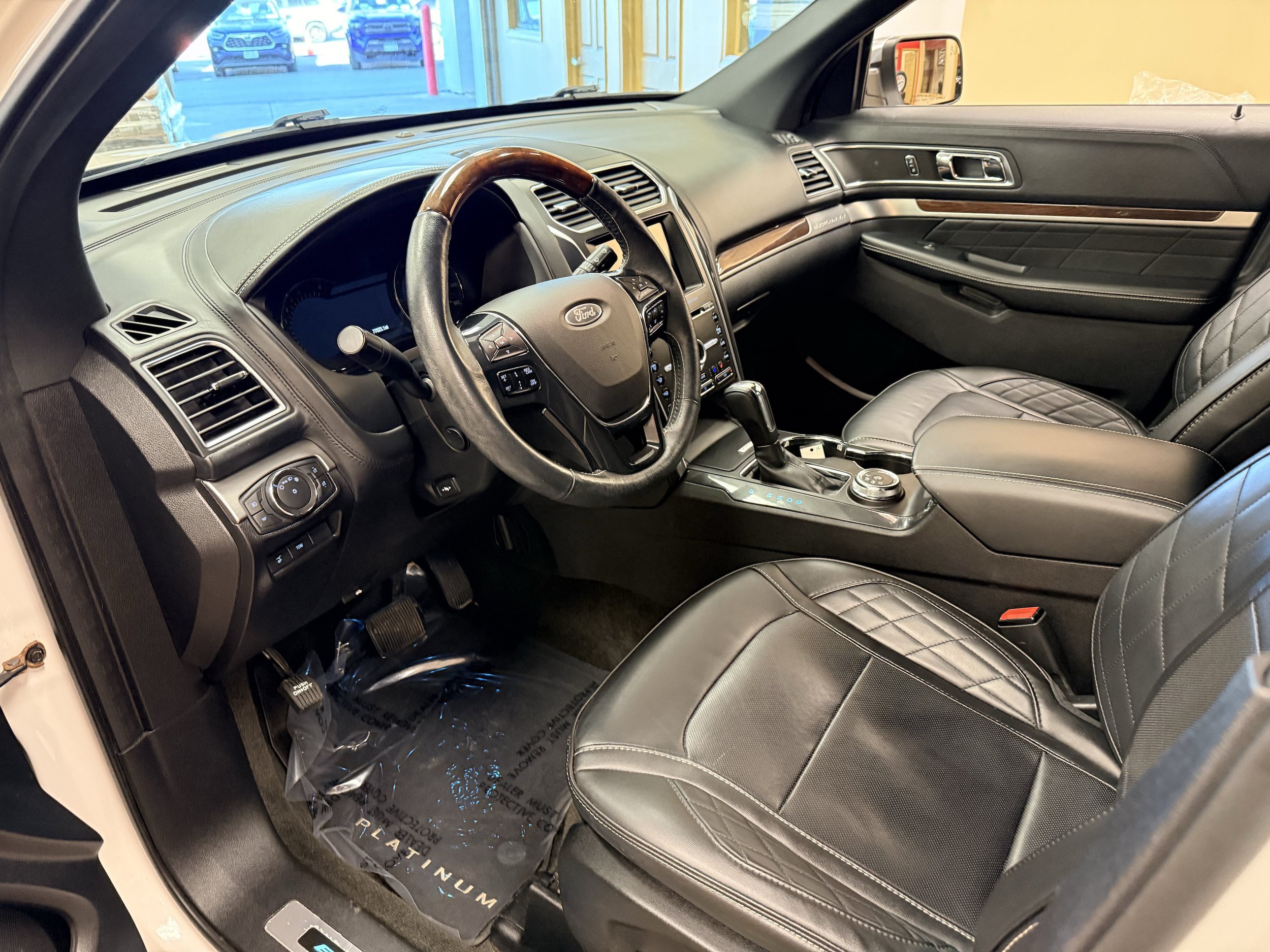 Used 2018 Ford Explorer Platinum AWD/4WD image 19