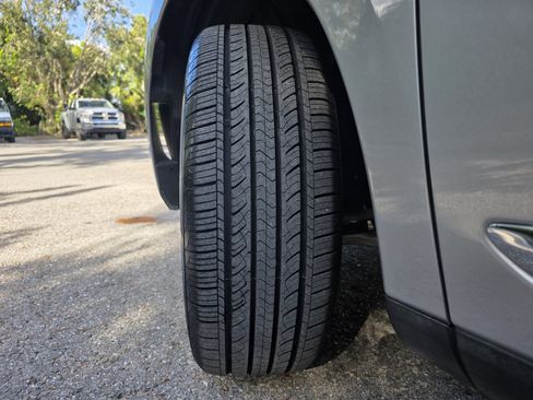 Used 2019 Acura RDX AWD w/ Technology Package image 2