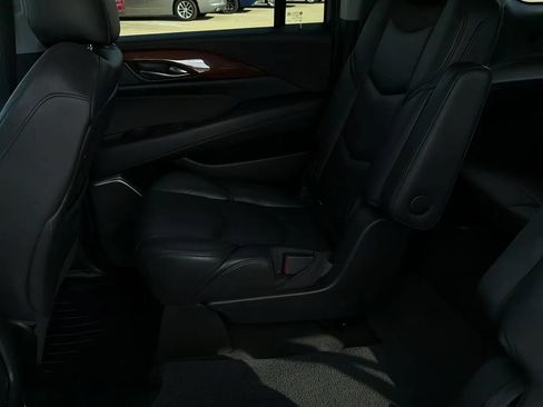 Used 2019 Cadillac Escalade ESV Premium Luxury AWD/4WD image 25
